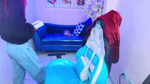 dafne huges online show from September 16, 2025, 7:04 pm