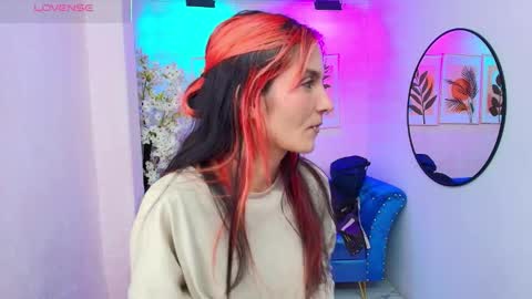 dafne huges online show from November 15, 2025, 7:32 pm