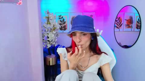 dafne huges online show from November 29, 2025, 9:18 pm