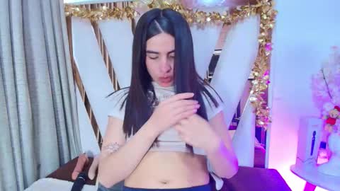 dafne_quenn online show from December 17, 2025, 1:28 pm