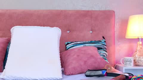 Dahiana online show from March 8, 2025, 2:19 pm