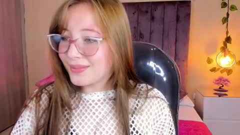 Dahlia online show from October 28, 2025, 9:06 pm