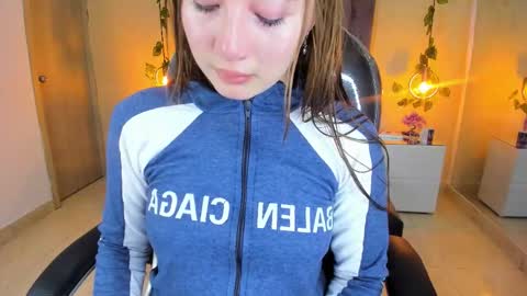 Dahlia online show from December 21, 2025, 6:15 pm