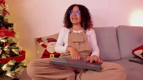 Snapshot of dahliabrowniee chatting on December 13, 2024, 4:54 am Dahli online show from December 13, 2024, 4:54 am