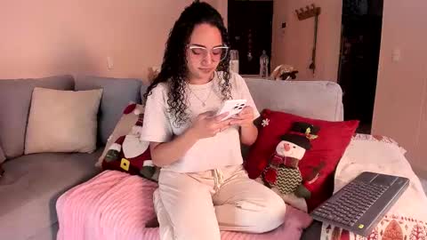 Snapshot of dahliabrowniee chatting on December 1, 2025, 3:55 am Dahli online show from December 1, 2025, 3:55 am