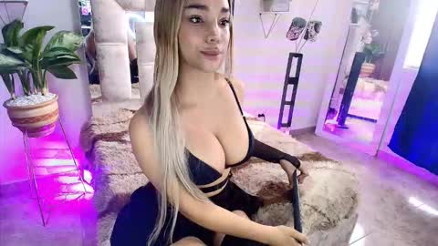 dahnia_cruz online show from November 26, 2025, 3:46 pm