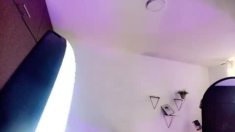 dahnia_cruz online show from August 3, 2026, 2:11 pm