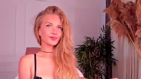 Snapshot of dahraveyne chatting on July 30, 2026, 10:14 am Deea online show from July 30, 2026, 10:14 am