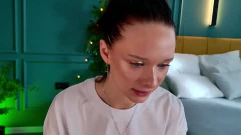 daily_glam online show from September 23, 2025, 12:41 pm