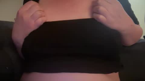 Mx Mommy Moo online show from April 6, 2026, 4:21 am