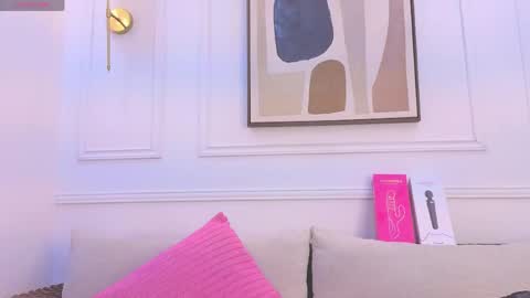 Daisy Price online show from June 5, 2026, 10:43 am