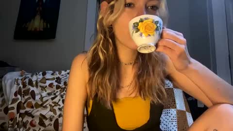 DaisyB3 online show from January 3, 2025, 4:11 am