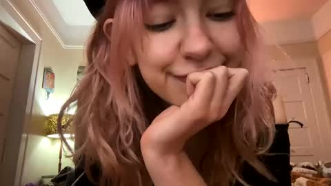 DaisyB3 online show from February 5, 2025, 9:18 pm