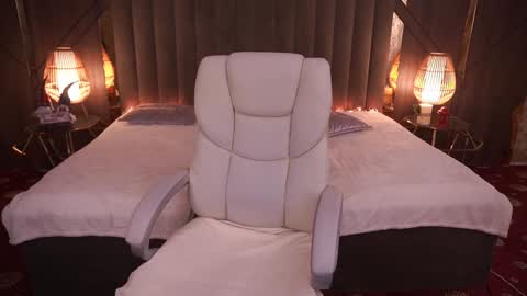 daisydelight_ online show from January 18, 2025, 3:09 am