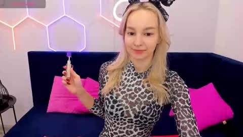 daisymellifluous online show from December 23, 2025, 1:47 am