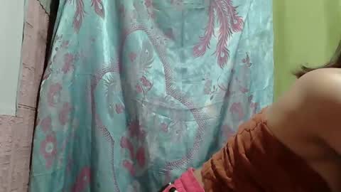 Snapshot of daisymuffinx chatting on October 28, 2025, 2:31 pm Daisy online show from October 28, 2025, 2:31 pm