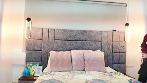 Dakota-Megan online show from December 1, 2025, 1:05 pm