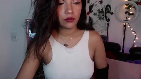 Caroliina online show from November 11, 2025, 8:20 pm