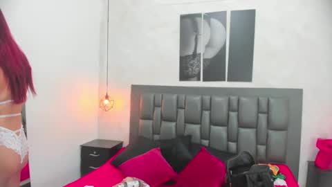 Dakota  online show from September 15, 2025, 12:27 pm