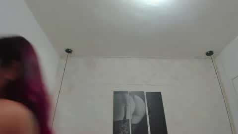 Dakota  online show from April 19, 2026, 11:53 am