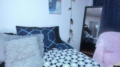 Dakotaagray online show from February 12, 2026, 11:49 am