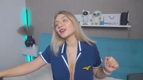 dakotaliss online show from February 12, 2025, 11:18 am