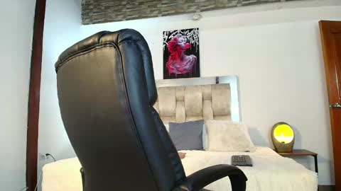 dakotarobbins_ online show from December 29, 2024, 3:24 pm