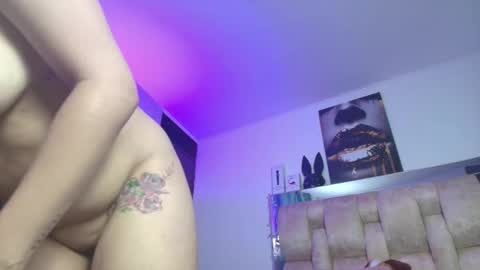 dakotarobbins_ online show from November 19, 2025, 8:53 pm