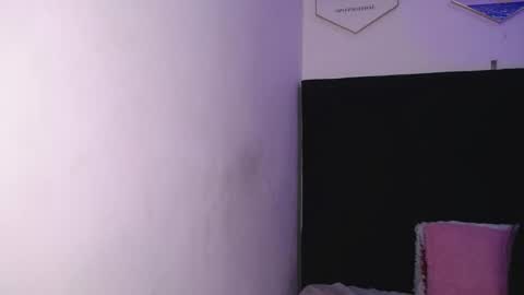 Daakota  online show from April 18, 2026, 7:07 pm