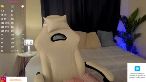 dakottaa__ online show from December 12, 2024, 10:09 pm