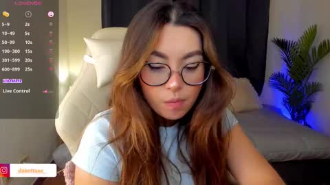 dakottaa__ online show from September 12, 2025, 11:37 pm