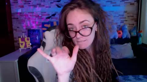 Dalia  online show from November 19, 2025, 9:31 am