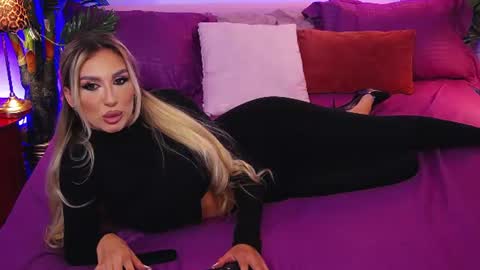 Snapshot of dalidaselena chatting on July 22, 2026, 4:10 pm DalidaSelena online show from July 22, 2026, 4:10 pm