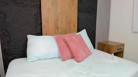 D A L I L A online show from September 20, 2025, 12:17 pm