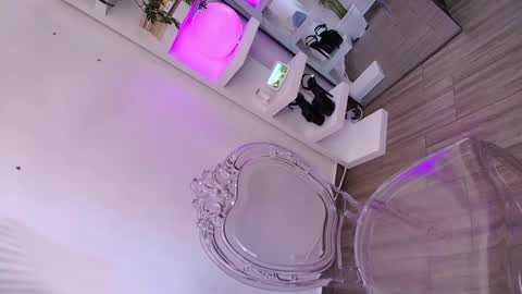 dalilathoms online show from April 20, 2026, 8:21 pm