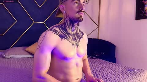 Dallas whitee online show from March 11, 2026, 7:53 pm