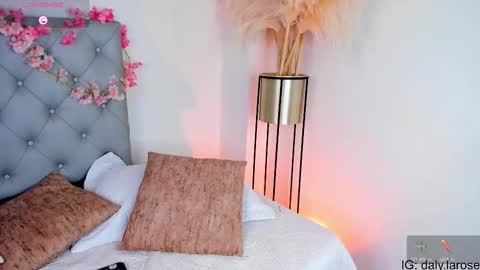 Dalyla online show from November 14, 2025, 1:43 pm