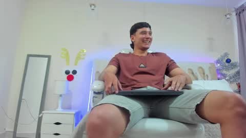 DAMIAN online show from January 7, 2025, 6:24 pm