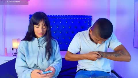 Snapshot of damian_and_roxanne chatting on March 4, 2026, 12:33 pm DAMIAN AND ROXANNE. online show from March 4, 2026, 12:33 pm