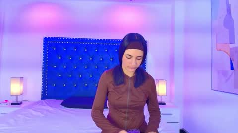 Snapshot of damian_and_roxanne chatting on March 9, 2026, 12:31 pm DAMIAN AND ROXANNE. online show from March 9, 2026, 12:31 pm