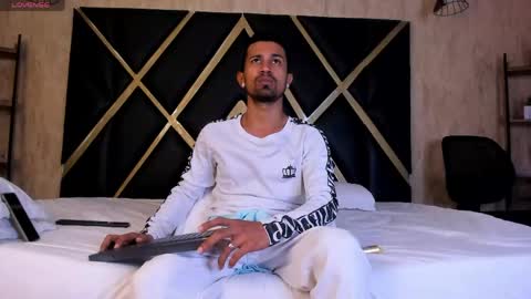 damianlux_ online show from May 9, 2026, 7:30 pm