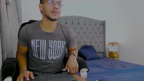 Snapshot of damiann_rees chatting on December 20, 2025, 2:29 am instagram damiannreed. online show from December 20, 2025, 2:29 am