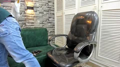 LIAM online show from November 27, 2025, 5:37 pm