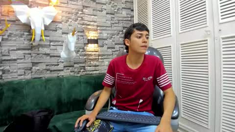 LIAM online show from December 3, 2025, 5:33 pm