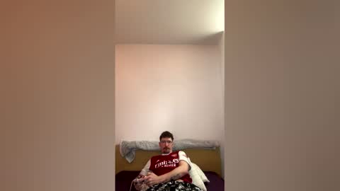 damo111694 online show from March 11, 2026, 9:32 pm