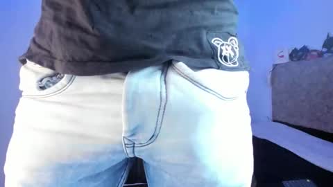 Snapshot of damon_baker0 chatting on December 3, 2025, 7:45 pm Damon bakert online show from December 3, 2025, 7:45 pm