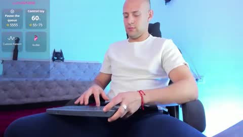 Snapshot of damon_baker0 chatting on February 9, 2026, 2:43 pm Damon bakert online show from February 9, 2026, 2:43 pm