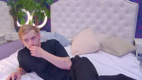 Snapshot of damonlux chatting on June 28, 2026, 2:01 pm Damon online show from June 28, 2026, 2:01 pm