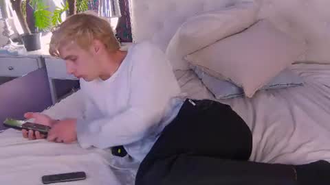 Snapshot of damonlux chatting on July 3, 2026, 7:42 pm Damon online show from July 3, 2026, 7:42 pm
