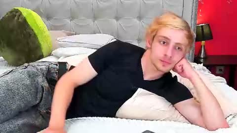 Snapshot of damonlux chatting on July 19, 2026, 5:00 am Damon online show from July 19, 2026, 5:00 am